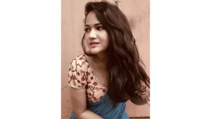 Ayesha Kaduskar Biography